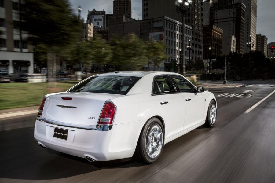  Chrysler 300C Motown Edition 2013 года  (фото 38 из 39)